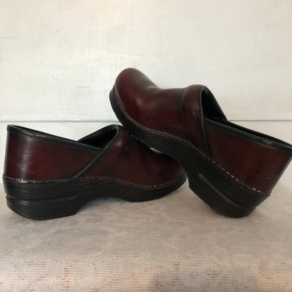 Maroon Dansko Clogs Slip Ons 40/Size 9